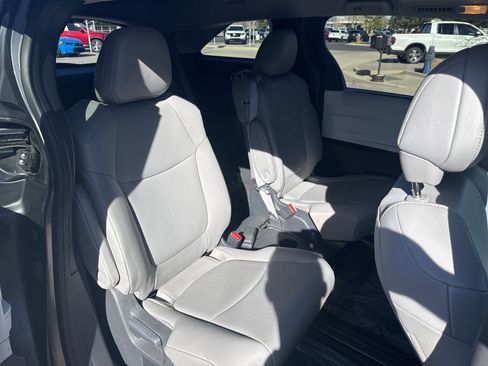 Used 2025 Toyota Sienna XLE image 26