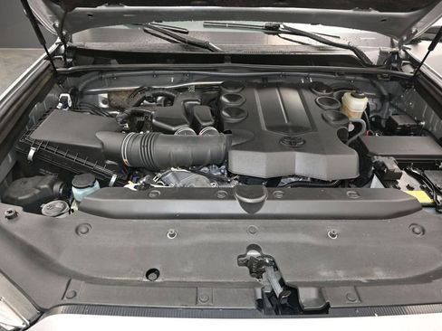 Used 2022 Toyota 4Runner SR5 Premium w/ Moonroof Package RWD image 23