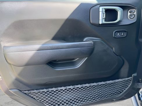 Used 2022 Jeep Gladiator Willys image 22