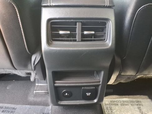 Used 2022 Ford Edge Titanium AWD/4WD image 17
