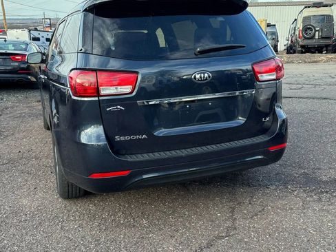 Used 2015 Kia Sedona LX w/ LX Convenience Package image 5