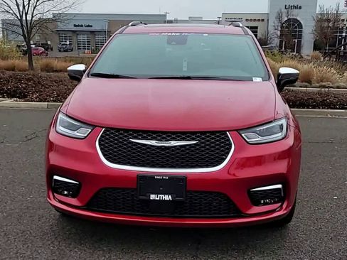 New 2026 Chrysler Pacifica Pinnacle w/ Trailer Tow Group image 3