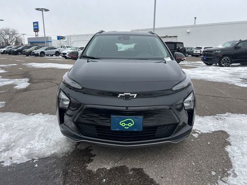 Certified 2023 Chevrolet Bolt EUV Premier w/ Sun & Sound Package FWD image 2