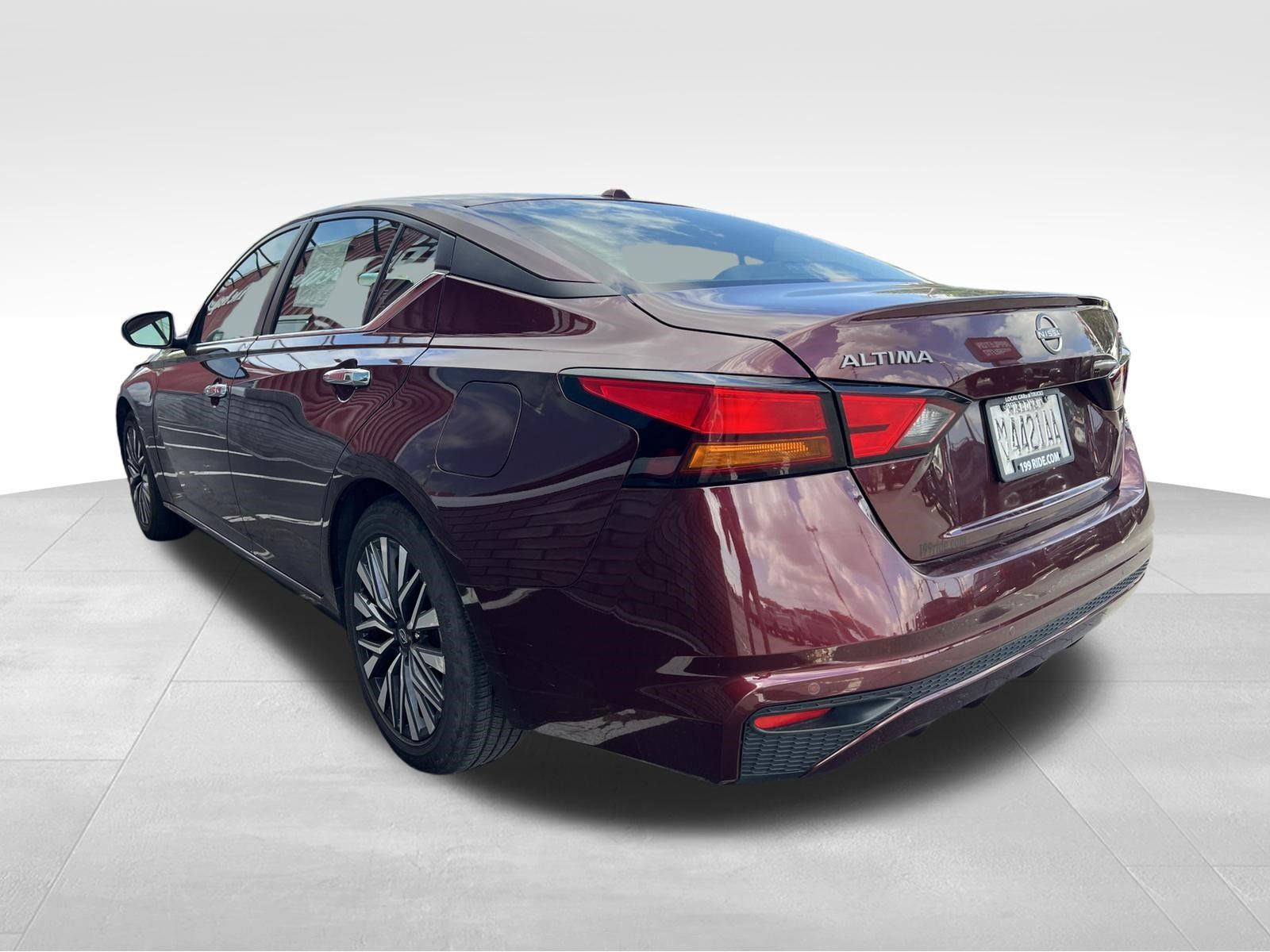 Used 2024 Nissan Altima 2.5 SV FWD image 7