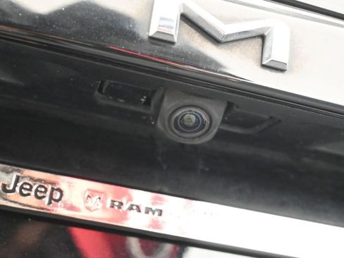 Used 2020 Toyota Camry SE image 30