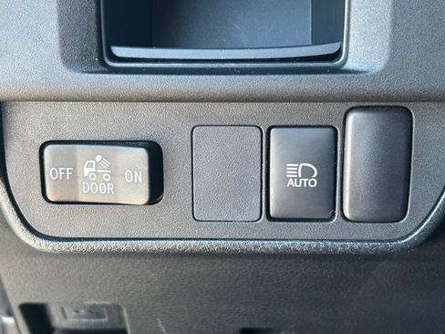 Used 2018 Toyota Tacoma SR5 AWD/4WD image 23