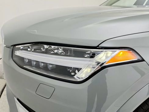 New 2025 Volvo XC90 B6 Plus w/ Protection Package Premier image 18