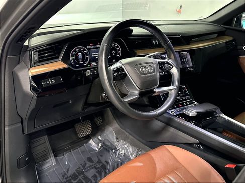 Certified 2024 Audi Q8 e-tron Premium Plus w/ Premium Plus Package AWD/4WD image 15