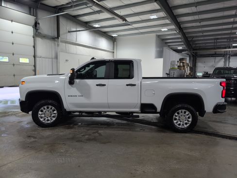 Used 2021 Chevrolet Silverado 2500 Custom w/ Custom Value Package image 5