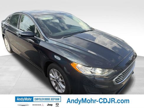 Used 2020 Ford Fusion SE FWD image 2