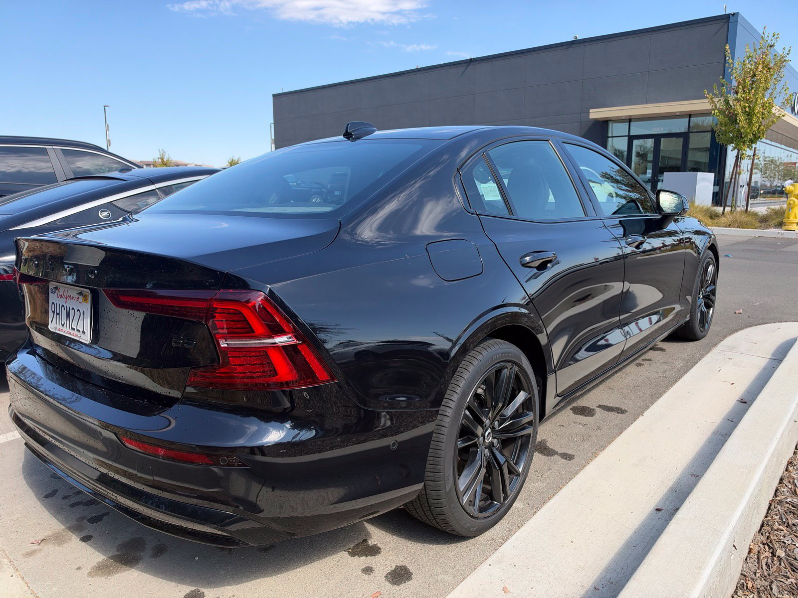 Used 2024 Volvo S60 B5 Plus w/ Climate Package FWD image 3