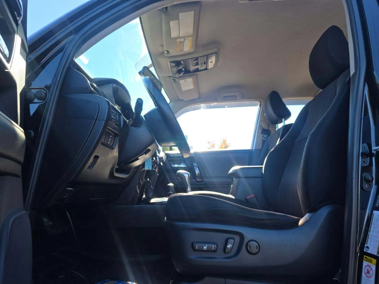 Used 2018 Toyota 4Runner TRD Off-Road AWD/4WD image 5