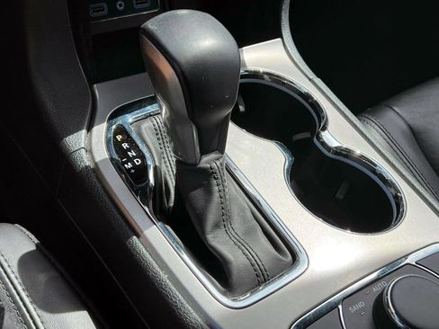 Certified 2022 Jeep Grand Cherokee Limited AWD/4WD image 27
