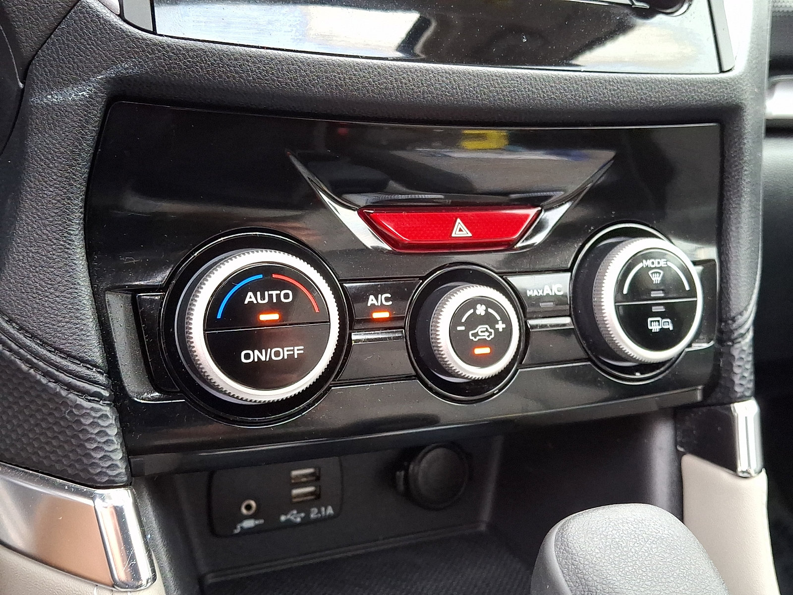 Certified 2024 Subaru Forester Premium AWD/4WD image 18