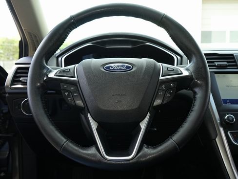 Used 2019 Ford Fusion SEL image 12