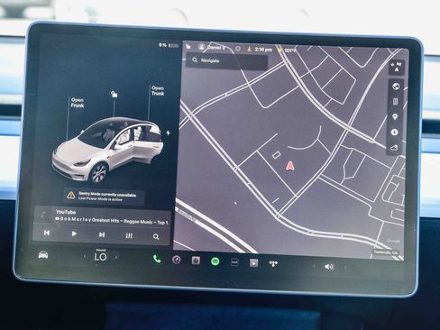 Used 2021 Tesla Model Y Long Range image 17