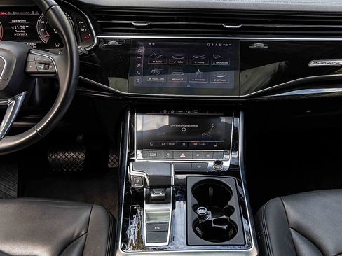 Used 2024 Audi Q7 Premium Plus image 11