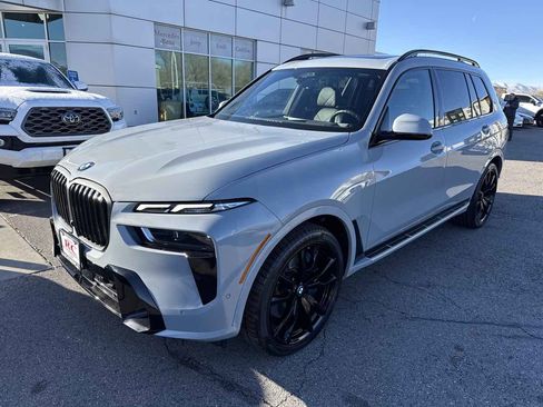 Used 2023 BMW X7 xDrive40i w/ M Sport Package image 2