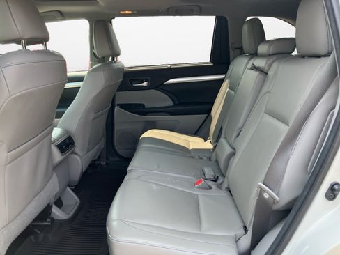 Used 2018 Toyota Highlander XLE AWD/4WD image 16