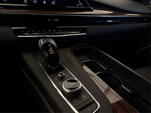 Used 2024 Cadillac Escalade ESV Premium Luxury image 29