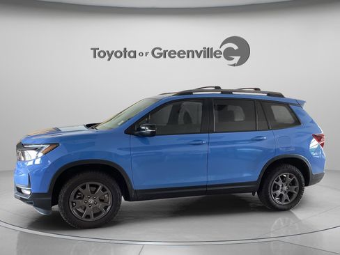 Used 2024 Honda Passport TrailSport image 2