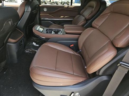 New 2026 Lincoln Navigator Reserve AWD/4WD image 24