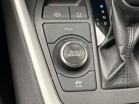 Used 2024 Toyota RAV4 LE AWD/4WD image 14