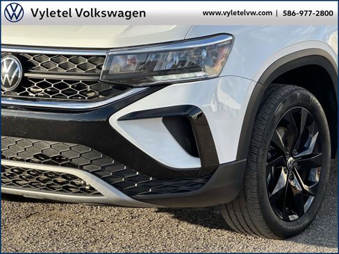 Certified 2023 Volkswagen Taos SE w/ Black Wheel Package image 6