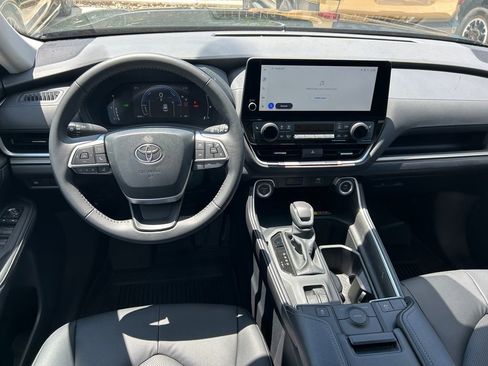 Certified 2026 Toyota Grand Highlander XLE FWD image 18