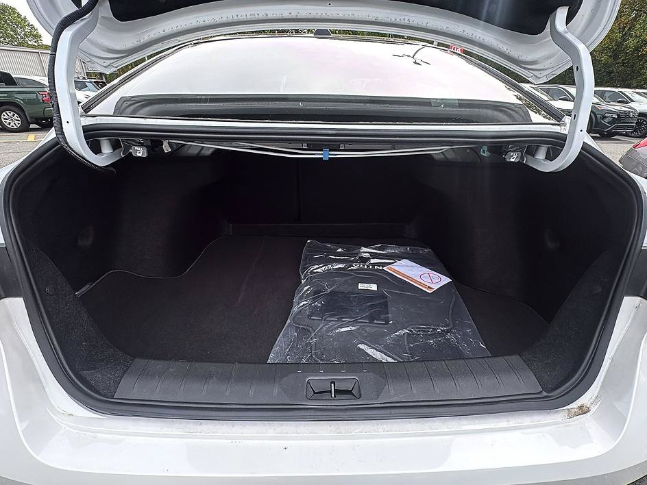 Certified 2026 Nissan Sentra SR w/ Floor Mat Package FWD image 37