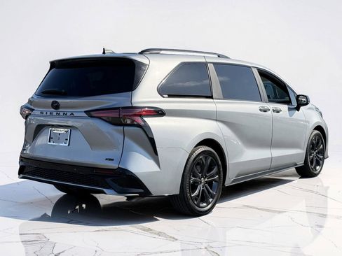 Used 2025 Toyota Sienna XSE w/ XSE Plus Package image 2