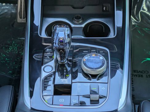 Used 2022 BMW X7 M50i w/ Dynamic Handling Package AWD/4WD image 18