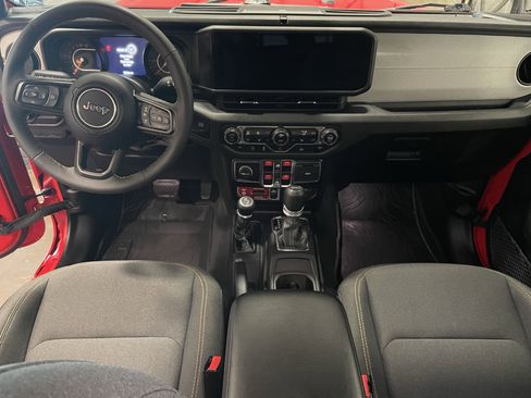 Used 2024 Jeep Gladiator Sport image 5