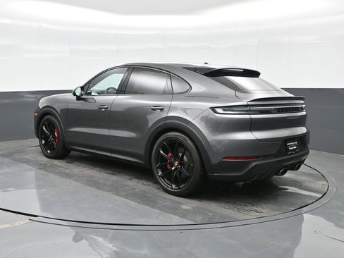 Certified 2025 Porsche Cayenne GTS AWD/4WD image 3