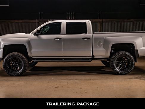Used 2018 Chevrolet Silverado 1500 Custom w/ Custom Value Package AWD/4WD image 6