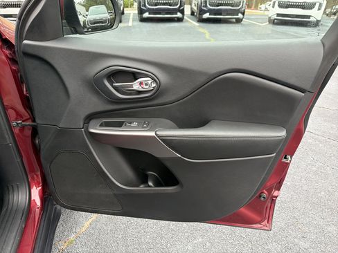 Used 2019 Jeep Cherokee Latitude Plus image 14