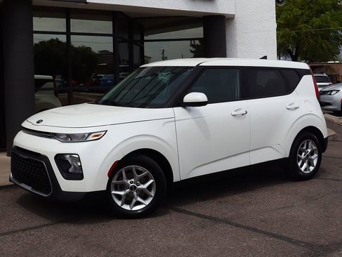 Used 2021 Kia Soul S image 3