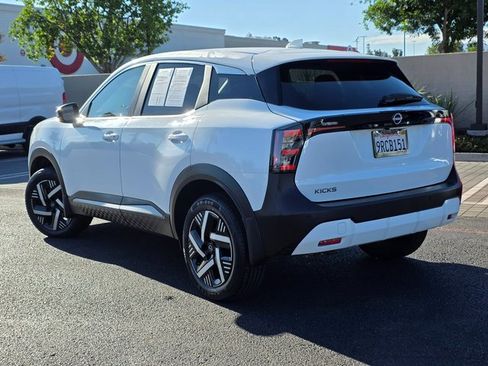 Used 2025 Nissan Kicks SV w/ Illumination Package image 7