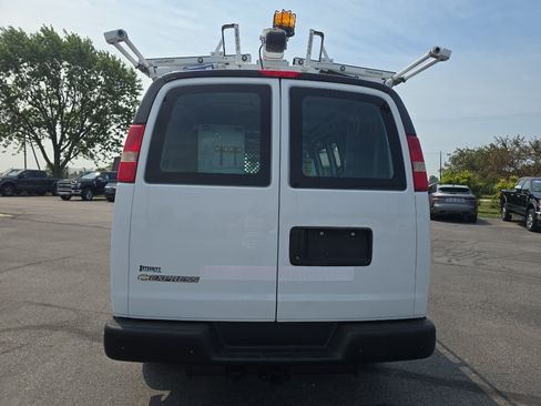 Used 2015 Chevrolet Express 2500 RWD image 7
