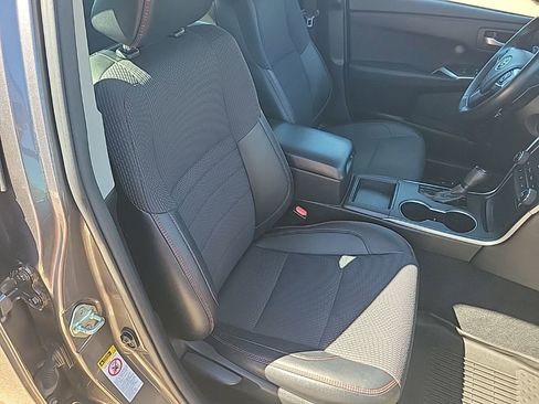 Used 2017 Toyota Camry SE image 40