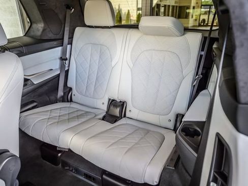 Used 2023 BMW X7 xDrive40i w/ M Sport Package image 51