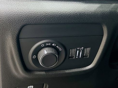 New 2025 Jeep Grand Cherokee Laredo w/ Luxury Tech Group I RWD image 19
