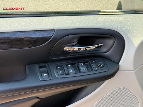 Used 2018 Dodge Grand Caravan SE w/ UConnect Hands-Free Group FWD image 19