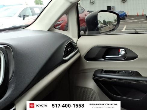 Used 2023 Chrysler Pacifica Touring-L FWD image 22