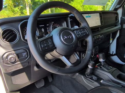 New 2025 Jeep Wrangler Unlimited Rubicon 392 image 29