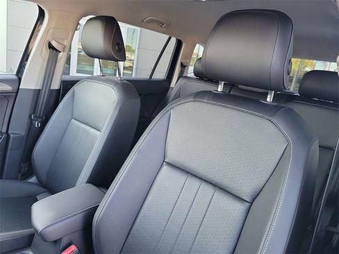 Used 2022 Volkswagen Tiguan SE image 26