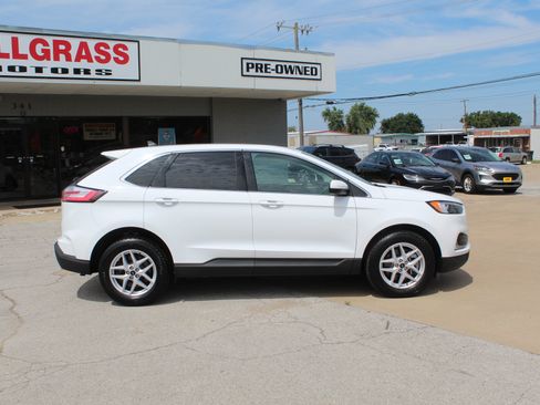 Used 2023 Ford Edge SEL w/ Convenience Package AWD/4WD image 3