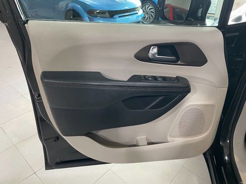 Used 2019 Chrysler Pacifica Touring-L Plus w/ Advanced Safetytec Group image 15