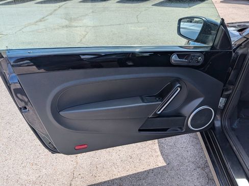 Used 2019 Volkswagen Beetle 2.0T SE FWD image 11