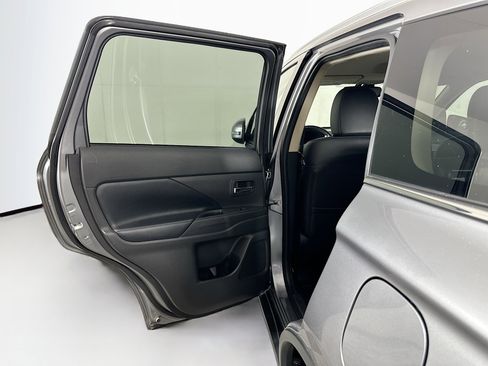 Used 2019 Mitsubishi Outlander SEL image 25